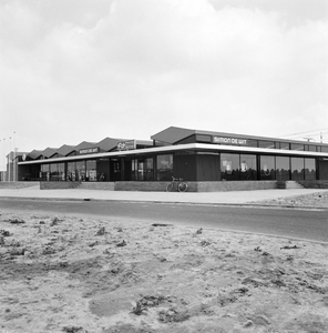 153110 Gezicht op het N.S.-station Heemskerk te Heemskerk, gevestigd in de supermarkt van Simon de Wit .